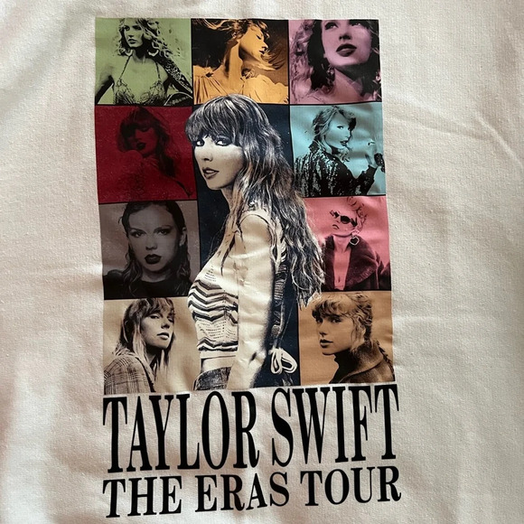 Gildan Taylor Swift Eras Tour White Crewneck Sweatshirt Size M in EUC Unisex - Picture 4 of 4